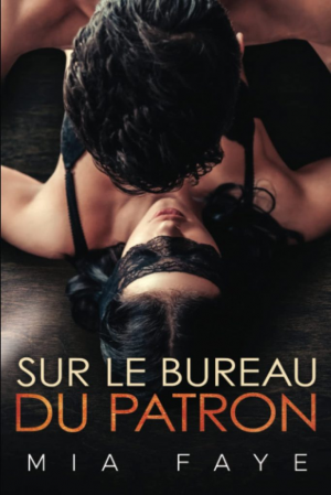 Mia Faye – Sur le bureau du patron